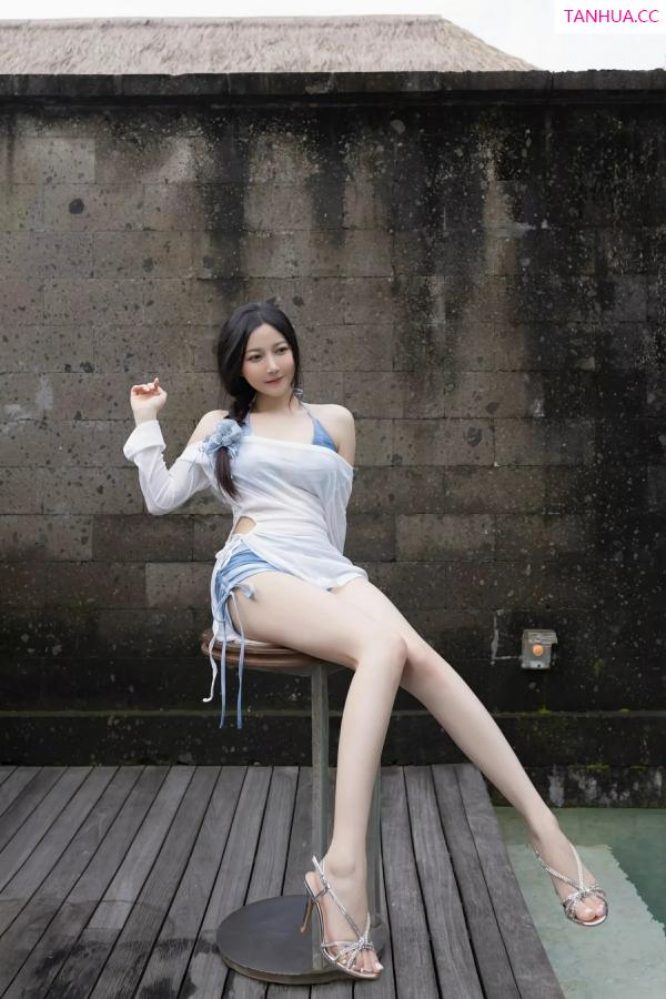 鱼子酱fish  [XiuRen]高清写真图 2025.06.06 No.10377 鱼子酱Fish 蓝色比基尼第8张图片